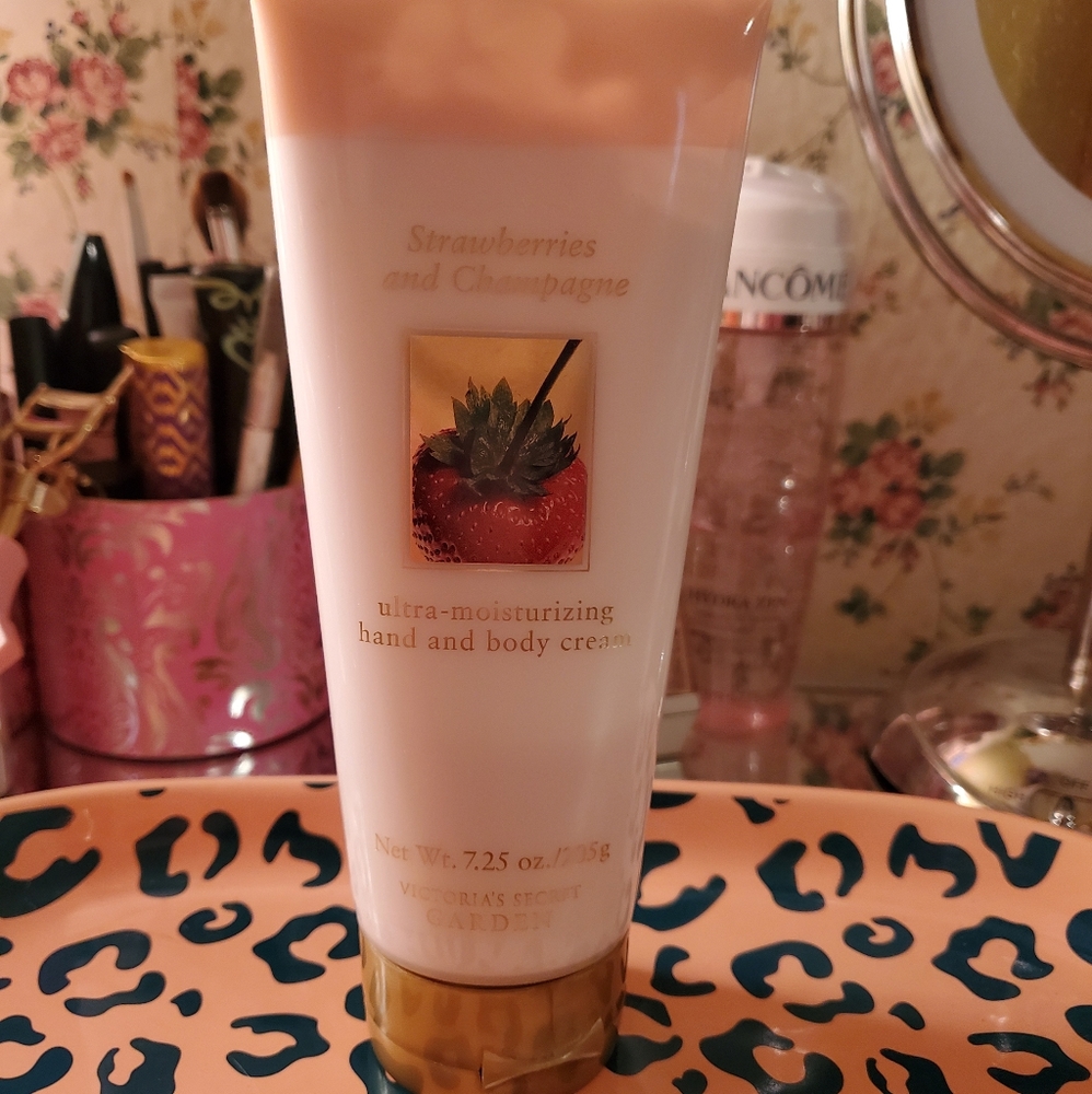 Victoria's secret RARE strawberries and champagne